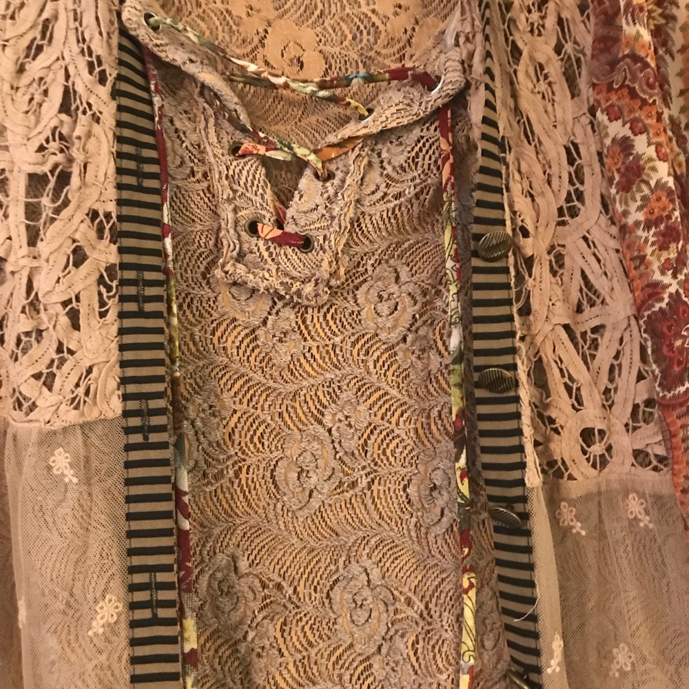 Gimmicks laced up lace top - Picture 6 of 8